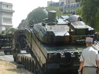 [ẢNH] Pháp biến xe tăng Leclerc thành tổ hợp phòng không tự hành ngang Tunguska Nga