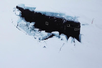 [ẢNH] Không phải 3, có tới 5 tàu ngầm hạt nhân Nga nổi lên tại Bắc Cực để phóng tên lửa