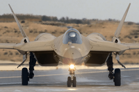 [ẢNH] Tiêm kích J-20 hai chỗ ngồi ra mắt trong khi Su-57 còn ‘nằm trên giấy‘