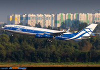 Vận tải cơ Il-96-400T đặc biệt của Nga cất cánh