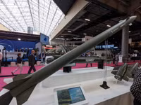 Pháp chuẩn bị thử nghiệm pháo phản lực dẫn đường có tầm bắn tới 450 km