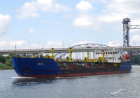 Ukraine bán thanh lý tàu chở dầu Nika Spirit của Nga 