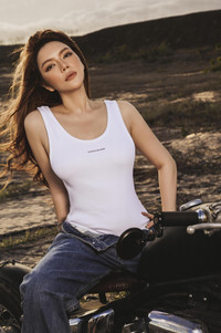 Lý Nhã Kỳ tiết lộ có tới 10 người phục vụ tại nhà riêng