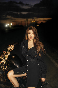 Lý Nhã Kỳ tiết lộ có tới 10 người phục vụ tại nhà riêng