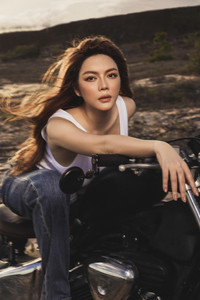 Lý Nhã Kỳ tiết lộ có tới 10 người phục vụ tại nhà riêng