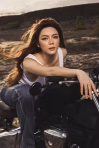 Lý Nhã Kỳ tiết lộ có tới 10 người phục vụ tại nhà riêng