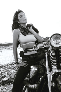 Lý Nhã Kỳ tiết lộ có tới 10 người phục vụ tại nhà riêng