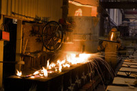 Phương Tây bất lực trong việc thoát phụ thuộc vào kim loại Nga