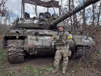 Xe tăng T-62M chiến lợi phẩm trở thành 'quái thú' trong tay binh sĩ Ukraine