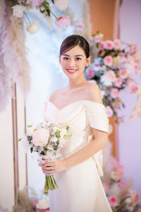 Những hình ảnh hiếm hoi về đám cưới của Á hậu Tường San