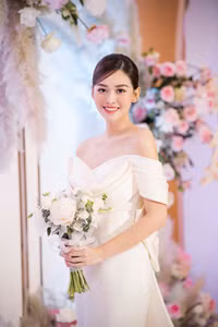 Những hình ảnh hiếm hoi về đám cưới của Á hậu Tường San