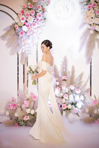 Những hình ảnh hiếm hoi về đám cưới của Á hậu Tường San