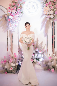 Những hình ảnh hiếm hoi về đám cưới của Á hậu Tường San