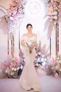 Những hình ảnh hiếm hoi về đám cưới của Á hậu Tường San