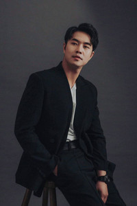 Chân dung chồng sắp cưới kém 5 tuổi của MC Thùy Linh