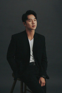 Chân dung chồng sắp cưới kém 5 tuổi của MC Thùy Linh