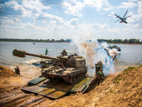 Pháo tự hành 2S19М1 Msta-S nâng cấp rời nhà máy ra thẳng tiền tuyến?