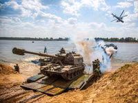 Pháo tự hành 2S19М1 Msta-S nâng cấp rời nhà máy ra thẳng tiền tuyến?