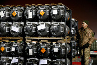 Hàng tỷ USD viện trợ quân sự cho Ukraine không bao giờ rời khỏi Mỹ