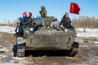 Nối tiếp T-62, Nga chuẩn bị gọi tái ngũ hàng trăm xe tăng bơi PT-76