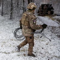 Vì sao không dễ để tỷ phú Musk cắt dịch vụ vệ tinh Starlink đối với Ukraine?