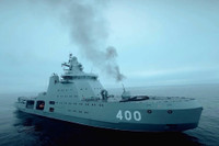 Tàu phá băng chiến đấu Ivan Papanin thể hiện sức mạnh trên Biển Barents