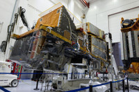 Một vệ tinh lớn sẽ sớm rơi 'không thể kiểm soát' xuống Trái đất