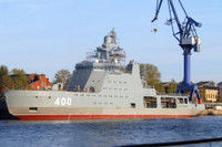 Tàu phá băng chiến đấu Ivan Papanin thể hiện sức mạnh trên Biển Barents