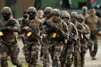 Tổng thống Pháp không loại trừ khả năng mở chiến dịch trên bộ