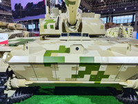 Trung Quốc ra mắt xe tăng không người lái VT-5U 'độc nhất vô nhị'