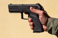 Súng ngắn Udav của Quân đội Nga bội phần nguy hiểm khi bắn đạn tăng khả năng xuyên phá