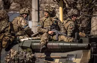 Xung đột Ukraine đẩy Mỹ vào 'vòng luẩn quẩn' tái vũ trang