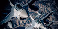 Hệ thống tác chiến điện tử IVEWS giúp tiêm kích F-16 'miễn nhiễm' tên lửa đối phương