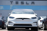 Tỷ phú Elon Musk nguy cơ mất chức CEO Tesla ngay khi rời chính phủ Mỹ