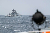 [ẢNH] Tàu chiến Nga hướng toàn bộ 32 tên lửa vào tiêm kích Anh khi bị áp sát?