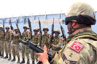 [ẢNH] Ngoại trưởng Thổ Nhĩ Kỳ tuyên bố không nhượng bộ Nga về Crimea