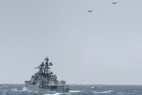 [ẢNH] Tàu chiến Nga hướng toàn bộ 32 tên lửa vào tiêm kích Anh khi bị áp sát?