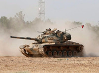 [ẢNH] Xe tăng Thổ Nhĩ Kỳ ào ạt tiến vào Syria báo hiệu cuộc chiến mới