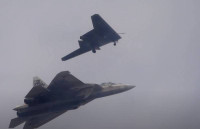 [ẢNH] UAV S-70 Okhotnik Nga sẽ đảm nhiệm vai trò hủy diệt UAV tấn công