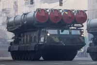 [ẢNH] Cựu chỉ huy ly khai nói về hai kịch bản với Ukraine nếu Nga can thiệp vào Donbass