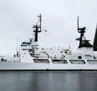 [ẢNH] Quốc kỳ Việt Nam tung bay trên tàu tuần tra USCGC John Midgett 