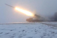 [ẢNH] Căng thẳng tăng cao khi Ukraine dồn pháo binh tầm xa và tên lửa tới sát Donbass