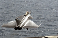 a-french-navy-rafale-taking-off-from-a-us-aircraft-carrier-4016.jpg