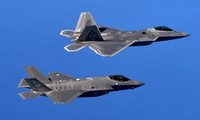 Phi công Mỹ chỉ rõ sự vượt trội của tiêm kích F-35 so với F-22