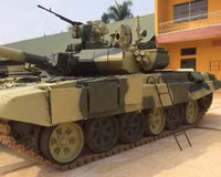 [ẢNH] Báo Nga ngạc nhiên và thích thú trước xe tăng T-90 bằng bê tông của Việt Nam