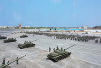 [ẢNH] Nga âm thầm viện trợ hàng trăm tên lửa Scud và 60 xe tăng T-62 cho LNA?