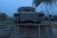 [ẢNH] Báo Nga ngạc nhiên và thích thú trước xe tăng T-90 bằng bê tông của Việt Nam