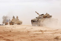 [ẢNH] Nga âm thầm viện trợ hàng trăm tên lửa Scud và 60 xe tăng T-62 cho LNA?