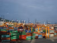 [ẢNH] Vấn đề nghiêm trọng hơn sự cố tắc Kênh đào Suez đang xảy ra tại Trung Quốc