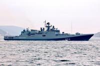 [ẢNH] 10 tên lửa Nga buộc tàu chiến Anh rời Biển Đen